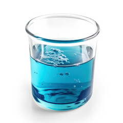 Un liquide bleu dans un bêcher non gradué sur un fond blanc