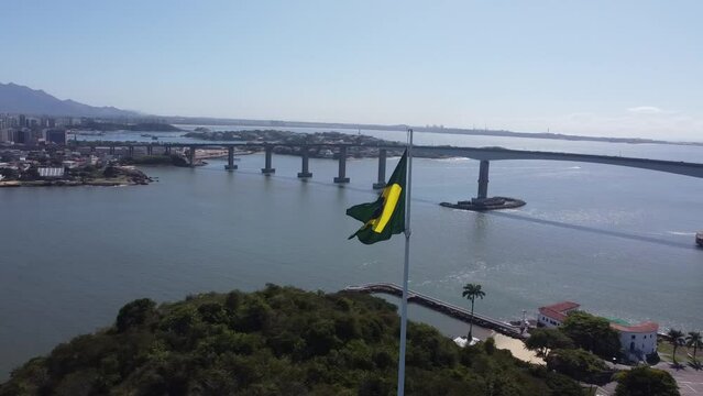 Cidade Litoral Vit&oacute;ria Vila Velha Mar Praia Paisagem Drone Espirito Santo Sudeste Brasil Paisagem Mar Ponte Ponto Tur&iacute;stico Barcos Turismo Viagem Viajar Estrada Urbanismo Pr&eacute;dios Engenharia Drone