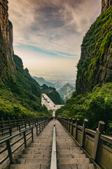 Obraz premium At the top of the staircase of 999 steps leading to the Heaven's Gate natural arch at Tianmen Mountain, China