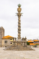 Fototapeta na wymiar Monumental pillar at the Porto Cathedral.