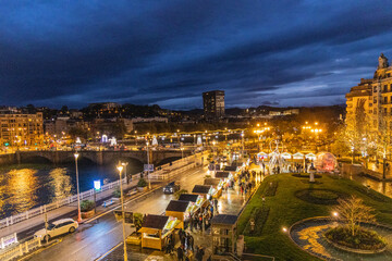 Naklejka premium Donostia San Sebastian at night