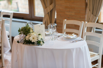 wedding, party, bouquet, bride, white, ceremony, reception, love, spouse, elegant, luxury, romantic, favor, couple, cutlery, happy, photographer, tablecloth, chair, colours, composition, daisy, dining