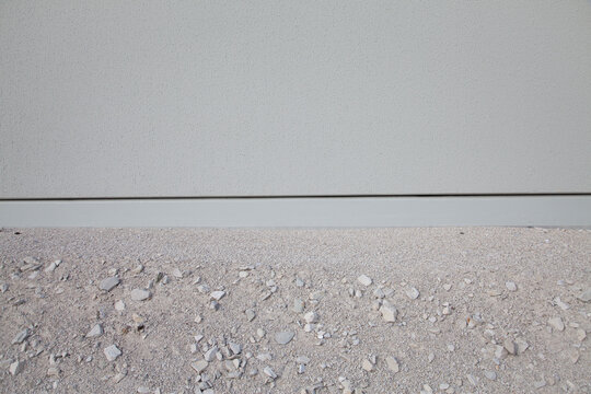 Neue Fassade mit Rollputz in Grau