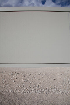 Neue Fassade mit Rollputz in Grau