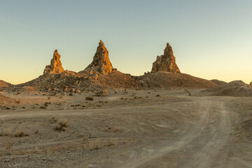 Naklejka premium Sunrise in Trona Pinnacles - Desert Life