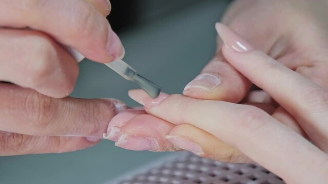4K video of the prosthetic nail making process