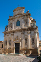 Obraz premium Parroquia de Santa Maria della Provvidenza o delle Alcantarine en la plazoleta Giorgio Baglivi en Lecce, Italia. Fachada sencilla de tres órdenes superpuestos que fue construida en el siglo XVIII.