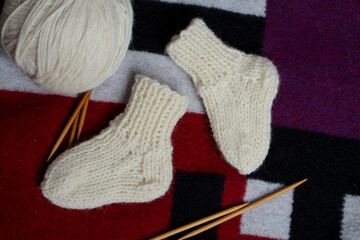 Warm and rough baby socks, made of organic sheep wool yarn