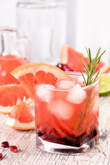 Sweet, tart pomegranate gin and tonic, a simple cocktail made with gin, tonic and pomegranate juice. Ideal for holiday celebrations
