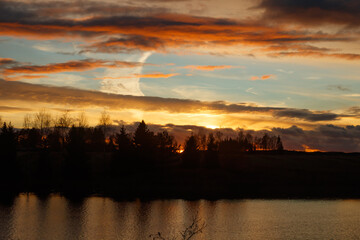 Obraz premium Beautiful sunset on river Kymijoki at autumn, Finland.