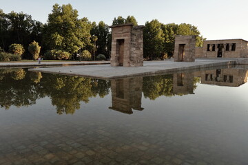 Obraz premium Il tempio di Debod durante il tramonto a Madrid, Spagna