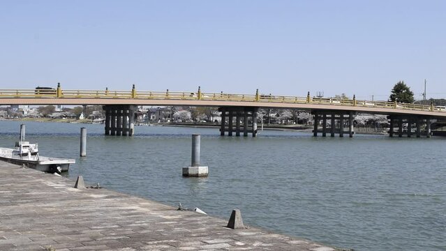 瀬田唐橋と瀬田川と琵琶湖の風景、瀬田の唐橋、滋賀県大津市の町並み