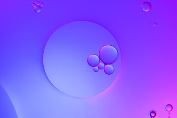 Top view movement of oil bubbles in the liquid