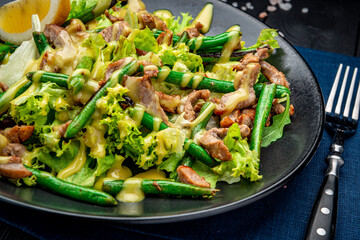 Grilled meat salad with green beans and mustard sauce.