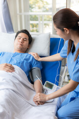 Obraz premium Nurse and male patient in hospital.