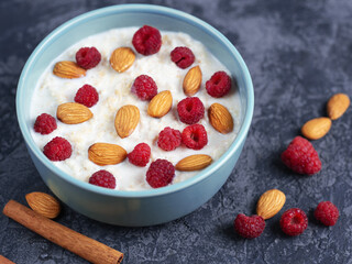 Oat milk porridge with raspberries and almonds