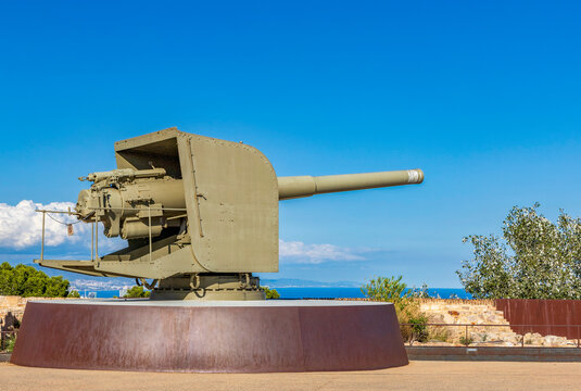 Old disused cannon now on display in Barcelona