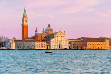 Fototapeta na wymiar San Giorgio in Venedig in einer Frontalansicht