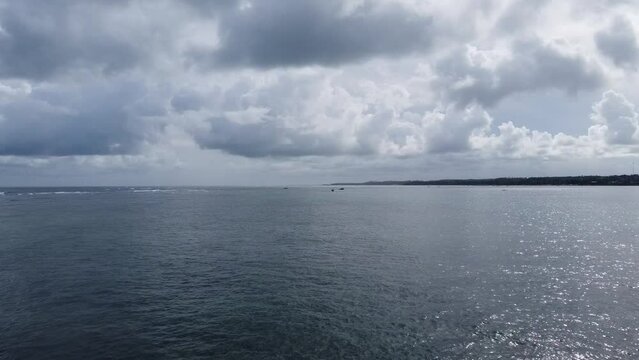 S&atilde;o Miguel dos Milagres Costa dos Corais Paisagem Praia Tropical Alagoas Brasil Mar Oceano Barcos Areia &Aacute;gua Coqueiros Litoral Turismo Viagem Viajar Natureza