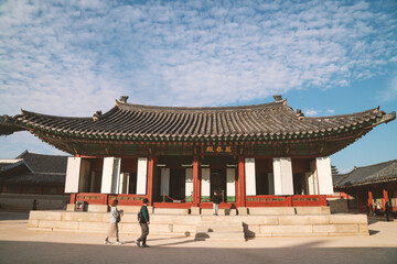 Fototapeta premium 경복궁과 가족