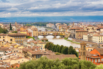 Fototapeta na wymiar Blick auf die Brücke Ponte Vecchio in Florenz, Italien