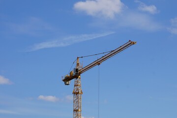 Żuraw (Urządzenie dźwignicowe, dźwignica wspornikowa) © Adam