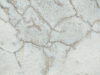 Cracked concrete wall, longitudinal, low standard construction