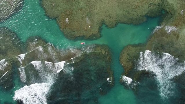 S&atilde;o Miguel dos Milagres Costa dos Corais Paisagem Praia Tropical Alagoas Brasil Mar Oceano Barcos Areia &Aacute;gua Coqueiros Litoral Turismo Viagem Viajar Natureza