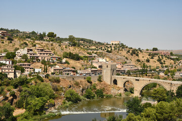 Fototapeta na wymiar Beautiful shot of the bridge over the river Tagus in Toledo, Spain.