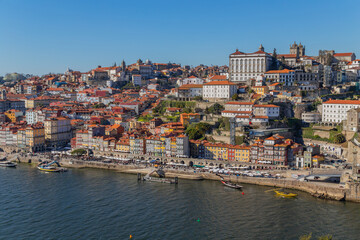 Fototapeta na wymiar View of Ribeira historical quarter on the margin Douro river