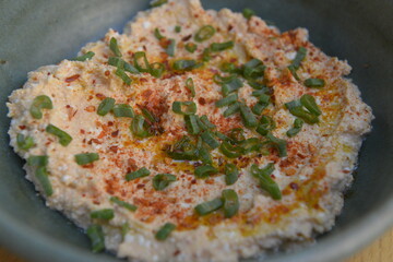 urnebes salad with spring onions
