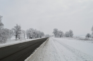 Obraz premium winter road in the snow