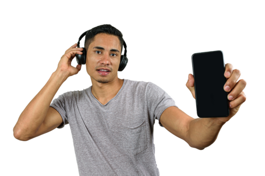 28 year old Brazilian with a surprised face, with one hand on the wireless headphone, showing the smartphone to the camera.
