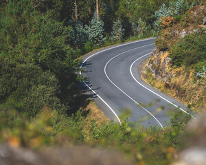 Fototapeta premium Carretera con curvas y paisaje