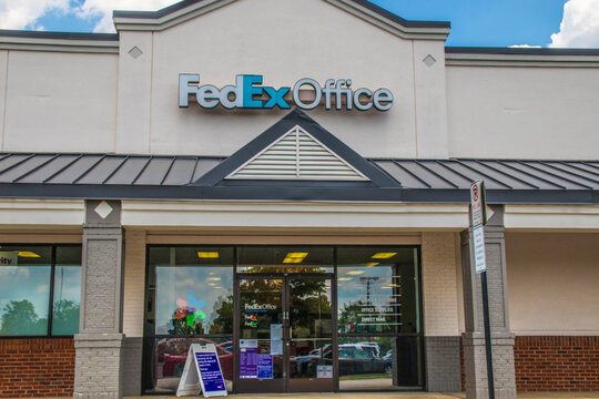 FedEx retail store Office building entrance covid signs