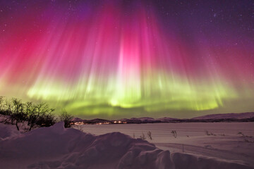 aurora borealis over the mountains - obrazy, fototapety, plakaty