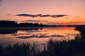 Fototapeta na wymiar Red sunset over the pond in Czajki