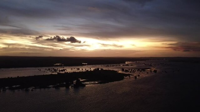 Rio S&atilde;o Francisco Fluvial Alagoas Sergipe Nordeste Barco Canoa Pesca Casa Beira Cheia Enchente Natureza &Aacute;rvores Verde Paisagem Viagem Viajar Sao Corrego S&atilde;o Chico Alagado Varzea 