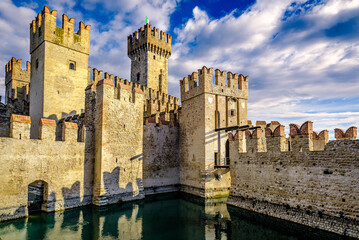 famous fortress of Sirmione at the lago di garda - obrazy, fototapety, plakaty
