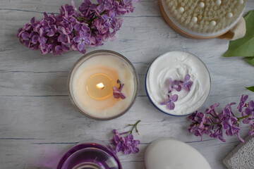 Obraz na płótnie Canvas Massage brush, lilac flower on a light background