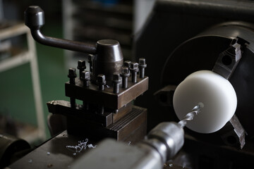 Work that cuts resin material with a lathe
