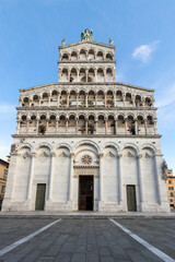 Naklejka premium Chiesa di San Michele in Foro St Michael Roman Catholic church basilica on Piazza San Michele in Lucca, Italy