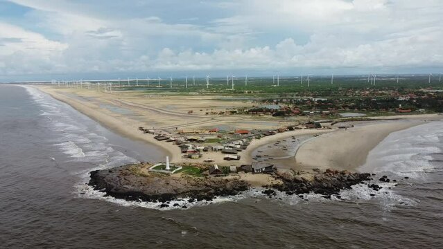 Paisagem Litoral Praia Pedra do Sal Parna&iacute;ba Piau&iacute; Delta Areia Mar Oceano C&eacute;u Nuvens Farol Ondas Energia E&oacute;lica Viagem Turismo Tur&iacute;stico F&eacute;rias Nordeste Brasil Paradis&iacute;aco Tropical Pedras Costa