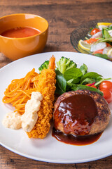 ソースのかかったハンバーグ