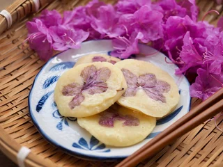 Fototapeten Azalee 한국전통 음식 진달래 부침개  © james3035