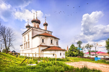 Fototapeta na wymiar Resurrection Church and birds in the sky, Gorokhovets