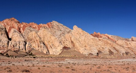 Obraz premium the colorful flatiron rock formations in the san rafael reef near uneva canyon on a sunny day, near green river, utah
