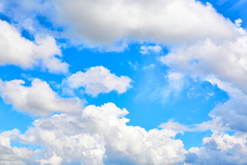 Obraz na płótnie Canvas One isolated white cloud in a blue sky. Heaven background. Wallpaper. Beautiful cloudscape. Cumulus clouds. Weather forecast. Outdoor natural landscape. Banner. Dreams. Summer season