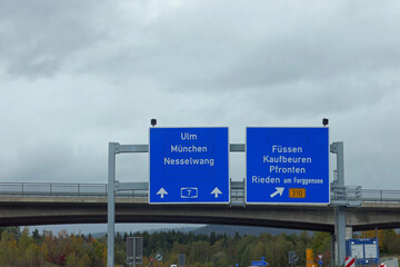 Autobahnschild Richtung Ulm