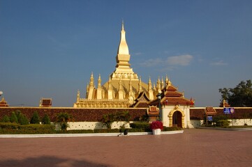 Fototapeta premium Great Stupa, gold covered large Buddhist stupa in the centre of the city of Vientiane, Laos